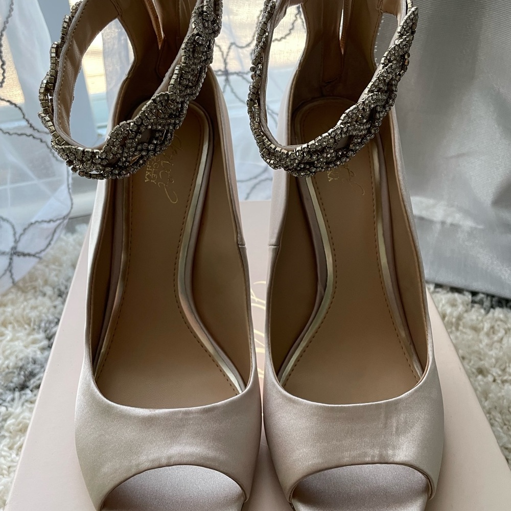 Beautiful Heels - Picture 5 of 5